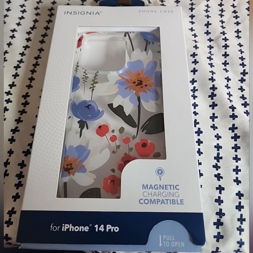 Insignia by Sigvaris White and Blue Floral Phone Case